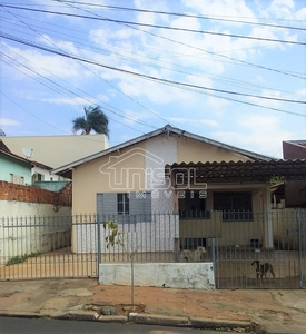 Unisol Imóveis Vende Casa para Reforma, com excelente localização no bairro Palmital, Marília, SP.
