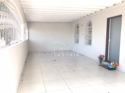 Unisol Imóveis vende ótima casa 3 quartos em excelente localização no bairro Palmital Marília, SP.