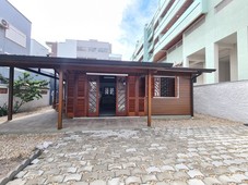 Casa para aluguel tem 100 metros quadrados com 3 quartos em Mariscal - Bombinhas - SC