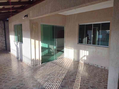 Casa com 3 quartos para alugar no bairro Setor Tradicional, 90m²