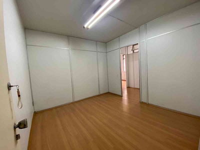 Sala para alugar no bairro Centro, 72m²