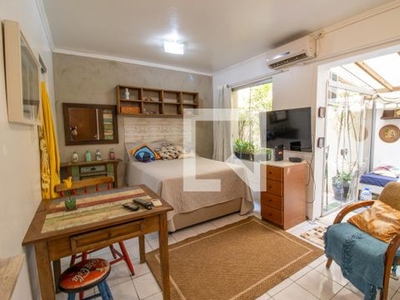 APARTAMENTO no 1º andar mobiliado com 1 dormitório