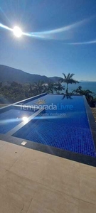 Casa com piscina e linda vista para a praia de Taquaras em BC