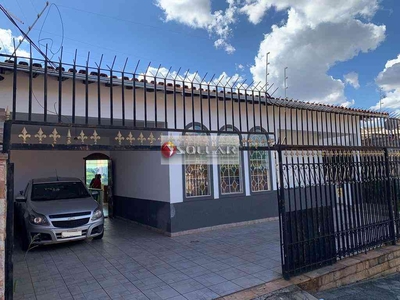 Casa com 3 quartos à venda no bairro Caiçaras, 291m²