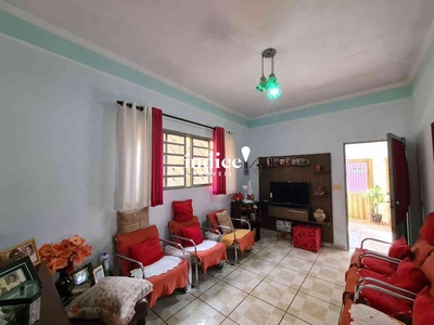 Casa com 3 quartos à venda no bairro Campos Elíseos, 132m²