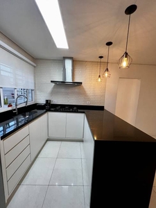 Casa com 3 Quartos e 2 banheiros à Venda, 158 m² por R$ 420.000