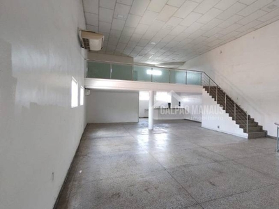 Prédio Comercial e 2 banheiros para Alugar, 540 m² por R$ 12.000/Mês