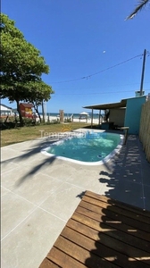 Casa 2 (fundos) pé na areia, com piscina.