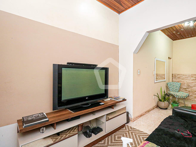 Casa à venda com 100m² e 3 quartos