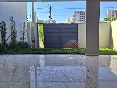 CASA COM 3 DOMIRTÓRIOS SENDO 1 SUÍTE