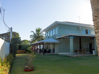 Casa com churrasqueira e piscina em Guarajuba
