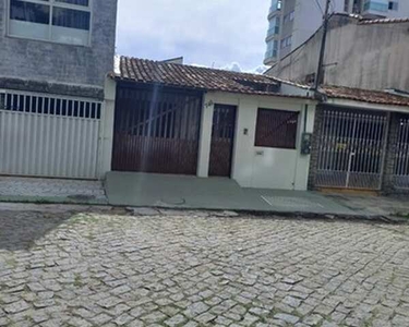 Alugo Casa em Itapoã com 4 quartos, sendo 2 suítes!! Excelente local!!