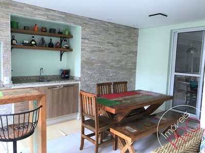 Apartamento em excelente localização em Moema, 205m² com varanda gourmet!