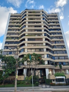 Apartamento para venda tem 212 metros quadrados com 4 quartos em Itaigara - Salvador - Bah