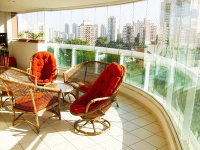Apartamento para venda tem 243 metros quadrados com 4 quartos em Vila Sofia - São Paulo -