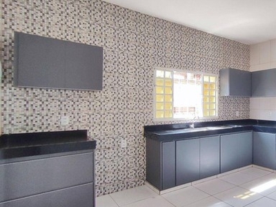 Casa com 2 quartos à venda, 69 m² por R$ 220.000