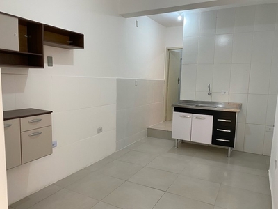 Casa com 3 cômodos (sala, cozinha e 1quarto)