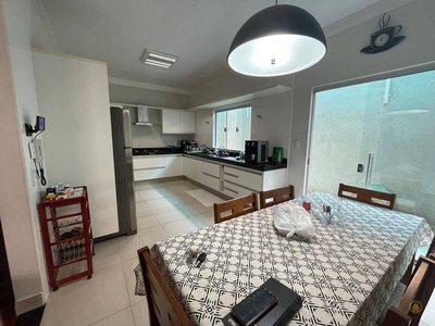 Casa com 4 dormitórios à venda, 196 m² por R$ 800.000 - Vila Nicácio - Franca/SP