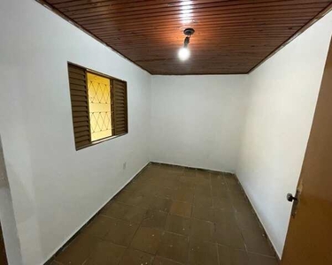 Casa na Vila Redenção de três quartos, garagem e quintal
