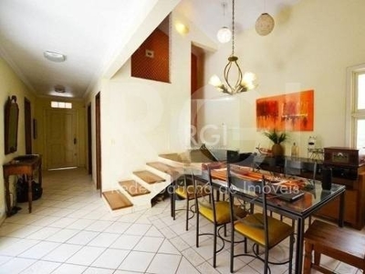 Casa para alugar 04 dormitórios , 290m² privativa ,Jardim Botânico/Porto Alegre