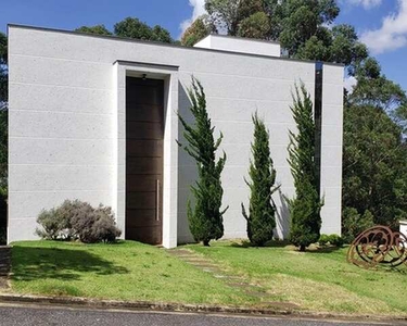 Casa para locação em estilo loft, moderna e despojada, fundos para a área de preservação