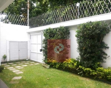 Casa para venda possui 400 metros quadrados com 5 quartos em Moema - São Paulo - SP