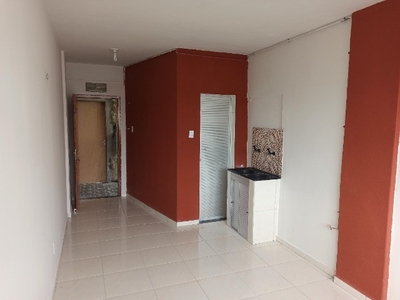 Kitnet/conjugado para aluguel com 20 metros quadrados com 1 WC em Centro - Fortaleza