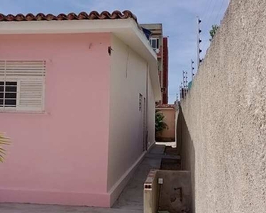 Linda casa em pau amarelo