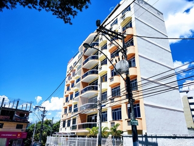 Vendo ou alugo apartamento com 226 metros quadrados com 3 quartos em Centro - Itaboraí - R