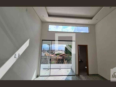 Casa com 3 quartos à venda no bairro Santa Mônica, 150m²