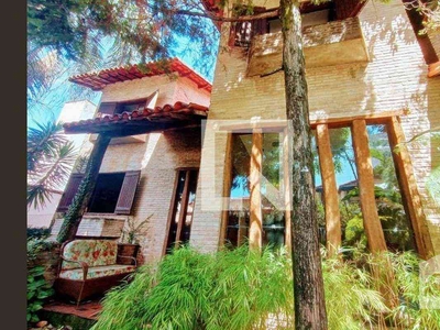 Casa com 4 quartos à venda no bairro Castelo, 370m²