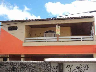 Casa com 4 quartos à venda no bairro Montese, 250m²