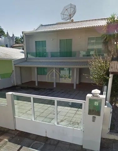 Casa 04 dormitórios, Beco dos Milionários, a 200 metros da praia de Canasvieiras, Florianó