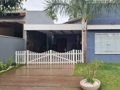 Casa a venda de 3 quartos em condomínio em Campo Verde