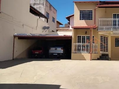 Casa de 03 quartos, sendo 01 com suíte e 02 vagas de garagem no bairro Jardim Riacho das P