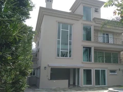 Casa para locação por R$ 40.000,00 em Alphaville, Santana de Parnaíba-SP