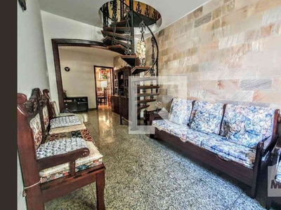 Casa com 3 quartos à venda no bairro Caiçaras, 240m²