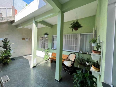 Casa com 3 quartos à venda no bairro Jardim Apurá, 200m²