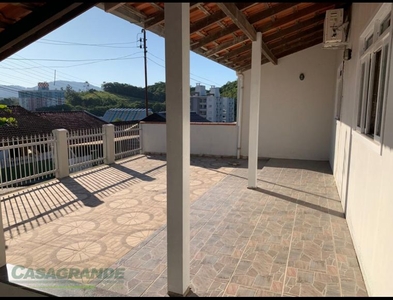 Casa no Bairro Itoupava Central em Blumenau com 3 Dormitórios (1 suíte) e 151.85 m²