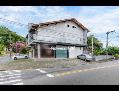 Casa no Bairro Progresso em Blumenau com 3 Dormitórios (1 suíte) e 360 m²