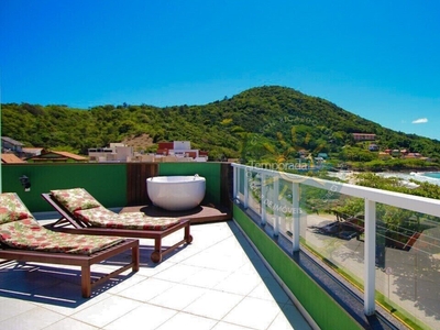 Loft com vista panorâmica da praia de Quatro Ilhas, Bombinhas.