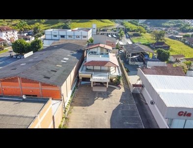 Loja no Bairro Itoupava Central em Blumenau com 1100 m²