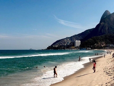 Pequeno Prédio no coração do Leblon