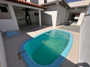 Casa com 03 dormitórios e piscina na quinta dos açorianos