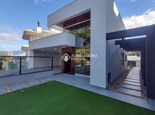 Casa com 3 quartos à venda na rua das macieiras, 130, pedra branca, palhoça, 163 m2 por r$ 1.990.000