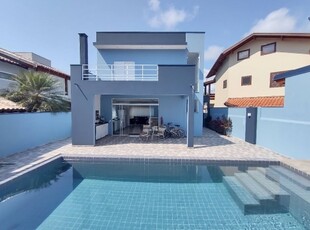 Casa em condomínio à venda em ubatuba.