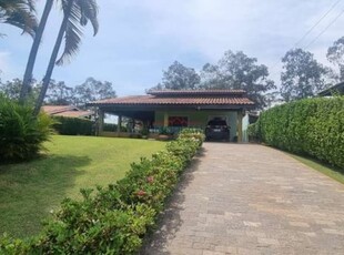 Casa terrea em condomínio fechado