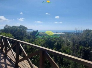 Linda casa com exuberante vista para o mar e ilha do campeche, a 600 metros da lagoa do peri e 1,2