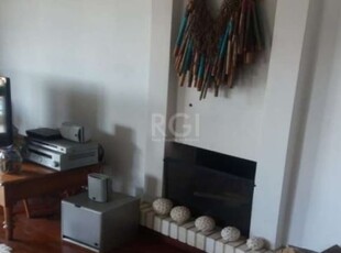 Lindíssimo apartamento com 192,39 m² privativos com três dormitórios, sendo 1 suíte, sala estar com lareira, sala jantar, cozinha ampla com churrasqueira, dispensa, área de serviço, sacada e duas vag