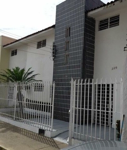 Casa para venda tem 150 metros quadrados com 4 quartos em Centro - Maceió - AL